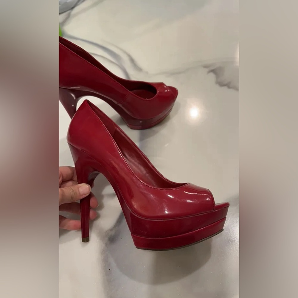 RED HEELS